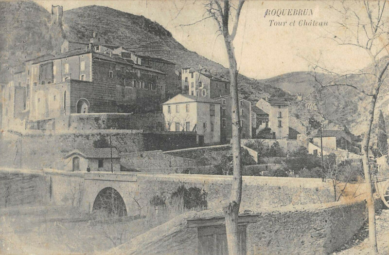 Carte postale ancienne Roquebrun Tour Et Chateau à Roquebrun
