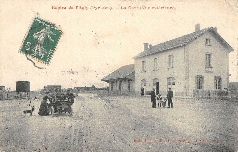 Carte postale ancienne Espira De L'Agly La Gare Vue Exterieure à Espira-de-l'Agly