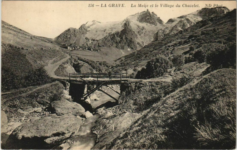 Carte postale ancienne La Grave Le Chazelet - La Meije et le Village du Chazelet à La Grave