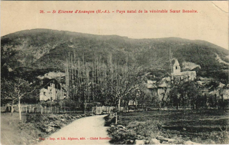 Carte postale ancienne Saint-Etienne-Le-Laus Saint-Etienne-d'Avancon - Town Scene