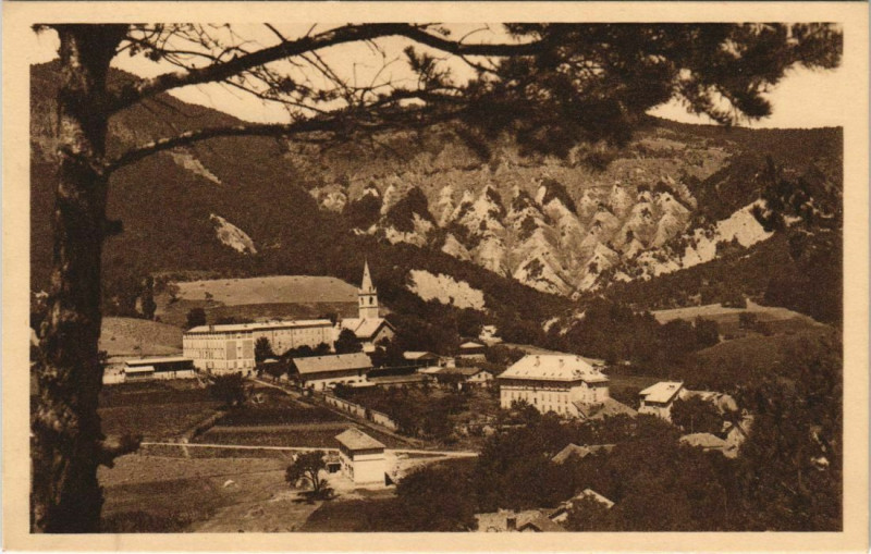 Carte postale ancienne Saint-Etienne-Le-Laus Notre-Dame du Laus