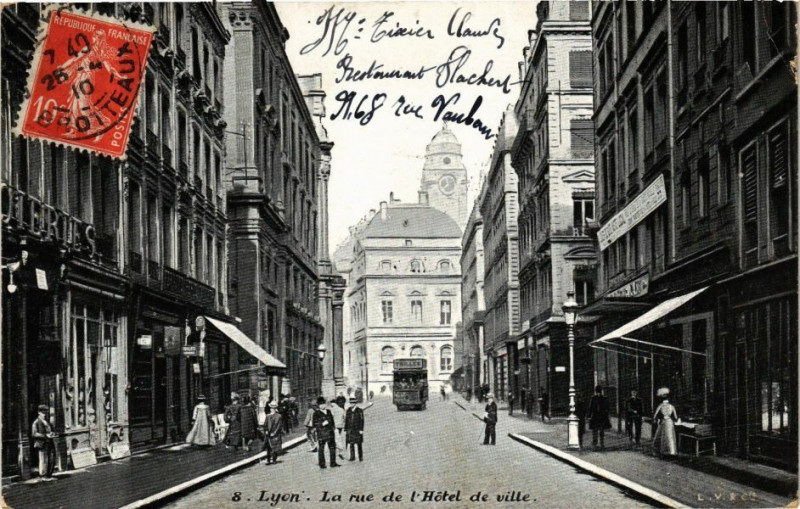 Carte postale ancienne Ed. Aqua 8 Lyon La rue de l'Hotel de Ville à Lyon