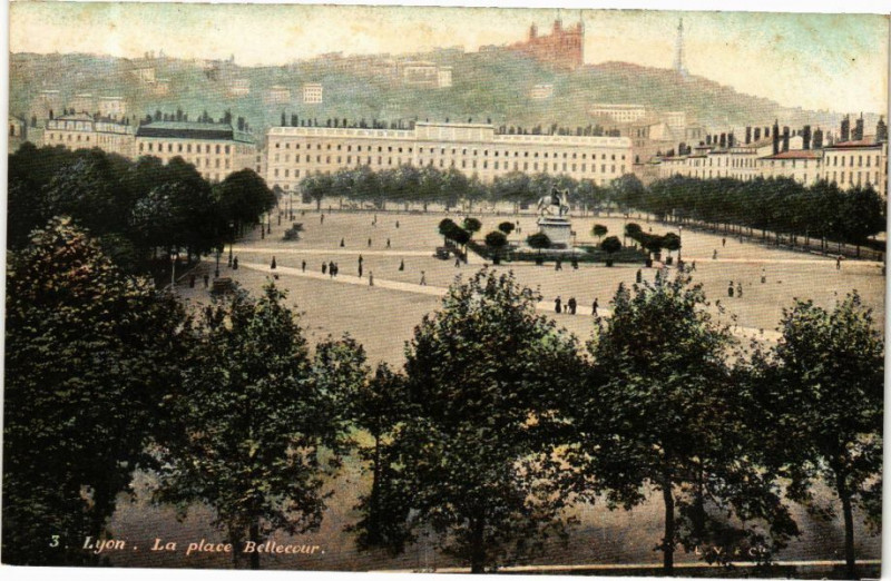 Carte postale ancienne Ed. Aqua 3 Lyon La Place Bellecour à Lyon