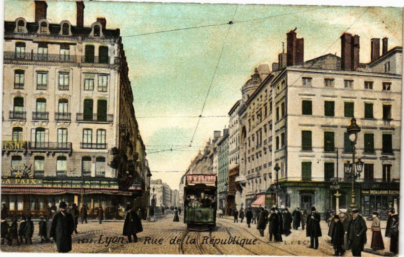 Carte postale ancienne Ed. Aqua 2639 Lyon Rue de la Republique à Lyon