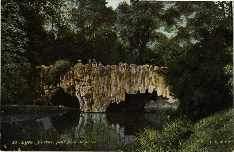 Carte postale ancienne Ed. Aqua 23 Lyon Le Parc petit pont de pierre à Lyon