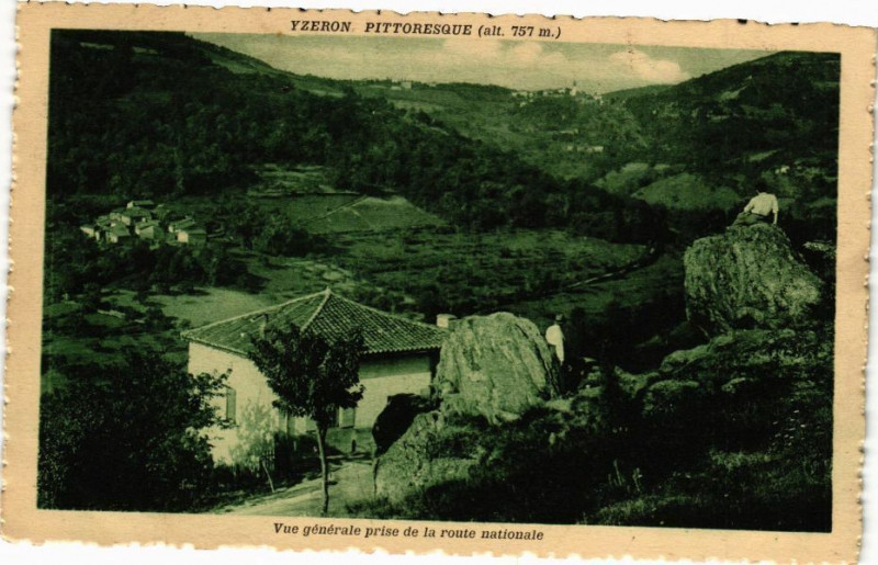 Carte postale ancienne Yzeron-Vue générale prise de la route nationale à Yzeron