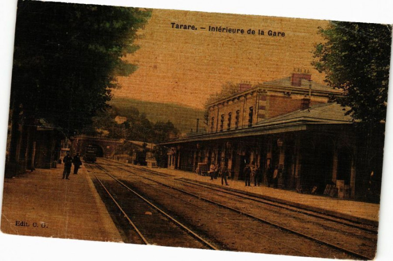 Carte postale ancienne Tarare-Interieure de la Gare à Tarare