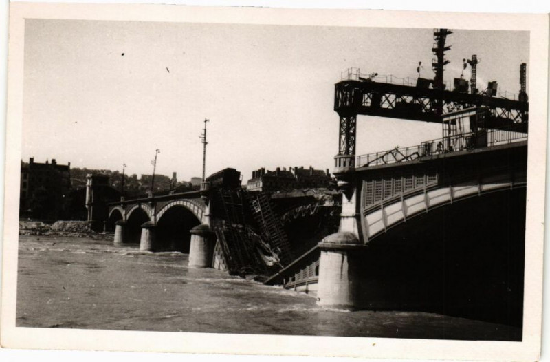 Carte postale ancienne Lyon-Pont du Chemin de Fer à Lyon