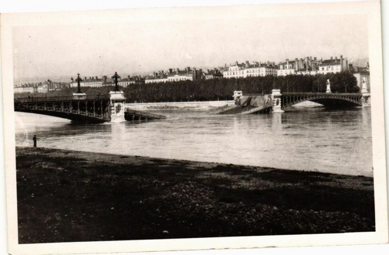 Carte postale ancienne Lyon-Pont de l'Universite à Lyon