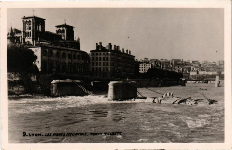 Carte postale ancienne Lyon-Les Ponts Meurtris-Pont Tilsitt à Lyon