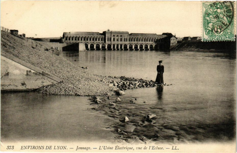 Carte postale ancienne Lyon-Jonnage-L'Usine Electrique vue de l'Ecluse à Lyon