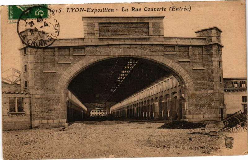Carte postale ancienne Lyon-Exposition-La Rue Couverte à Lyon