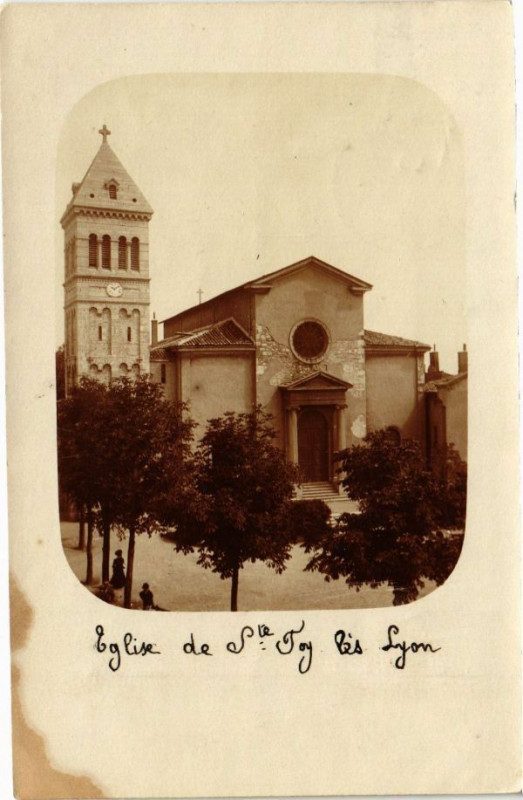 Carte postale ancienne Eglise à Sainte-Foy-lès-Lyon
