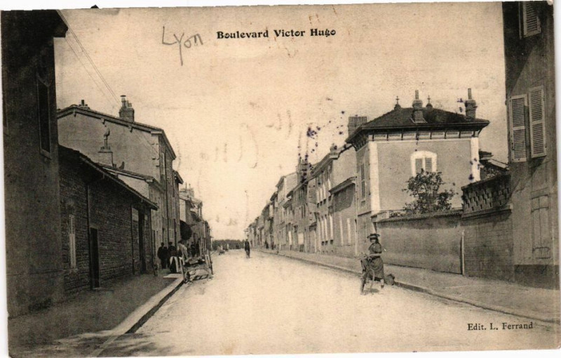 Carte postale ancienne Lyon - Boulevard Victor Hugo à Lyon