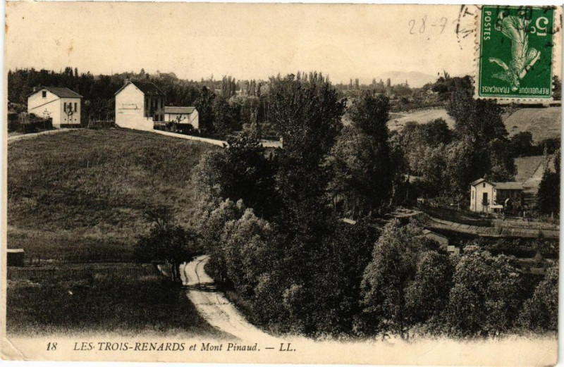 Carte postale ancienne Les Trois Renards et Mont Pinaud