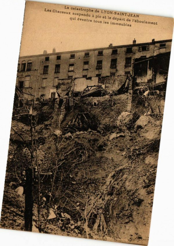 Carte postale ancienne La Catastrophe de Lyon Saint-Jean-Les Chazeaux suspendu à Lyon