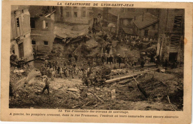 Carte postale ancienne La catastrophe de Lyon Saint-Jean-Vue d'ensemble des travaux à Lyon