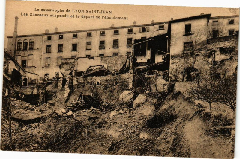 Carte postale ancienne La catastrophe de Lyon Saint-Jean-Les Chazeaux suspendu à Lyon