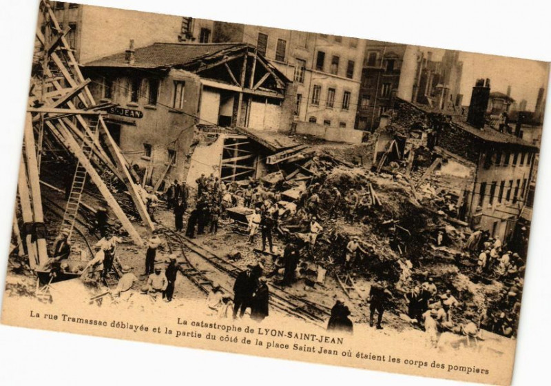 Carte postale ancienne La catastrophe de Lyon Saint-Jean à Lyon