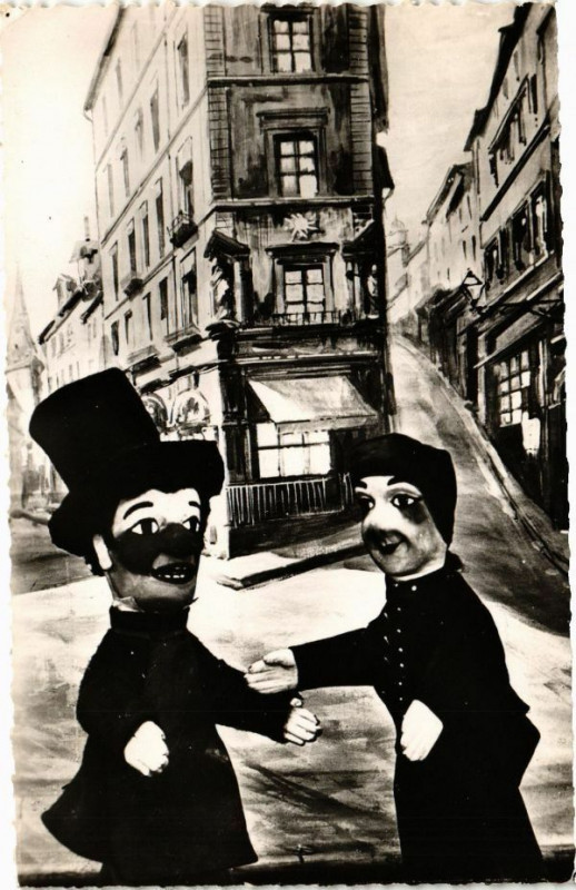 Carte postale ancienne Guignol et Gnafron se rencontrent au bas du Gourguillon