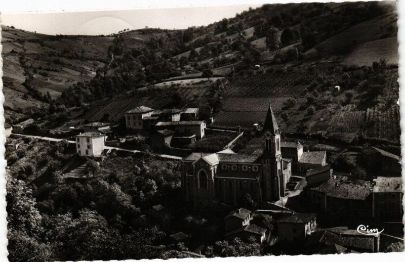 Carte postale ancienne Courzieu-Vue générale-La route du Col de Malval à Courzieu