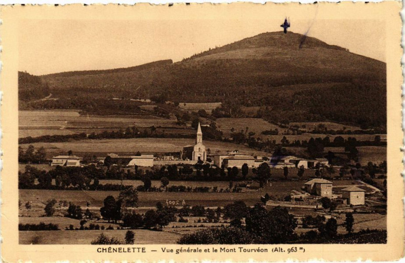 Carte postale ancienne Chenelette-Vue générale et le Mont Tourveon