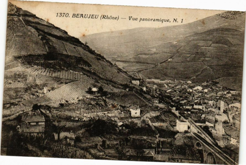 Carte postale ancienne Beaujeu-Vue panoramique à Beaujeu