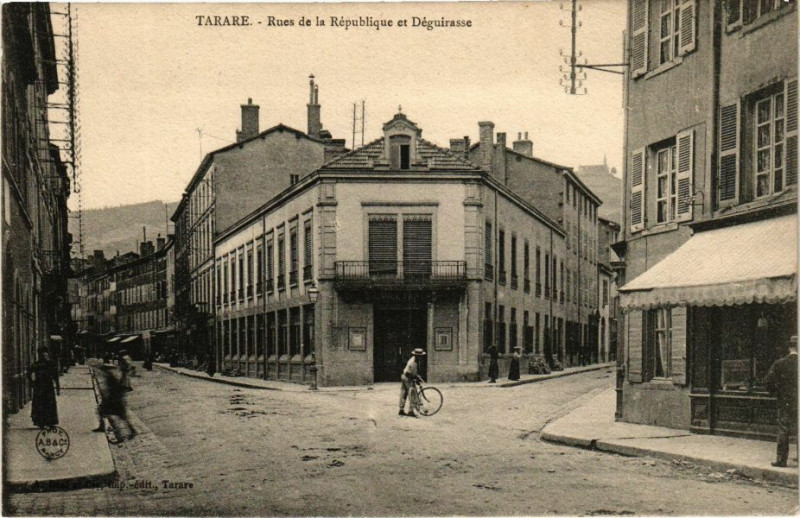 Carte postale ancienne Tarare-Rues de la Republique et Deguirasse à Tarare