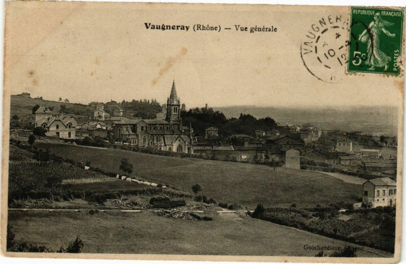 Carte postale ancienne Vaugneray-Vue générale à Vaugneray