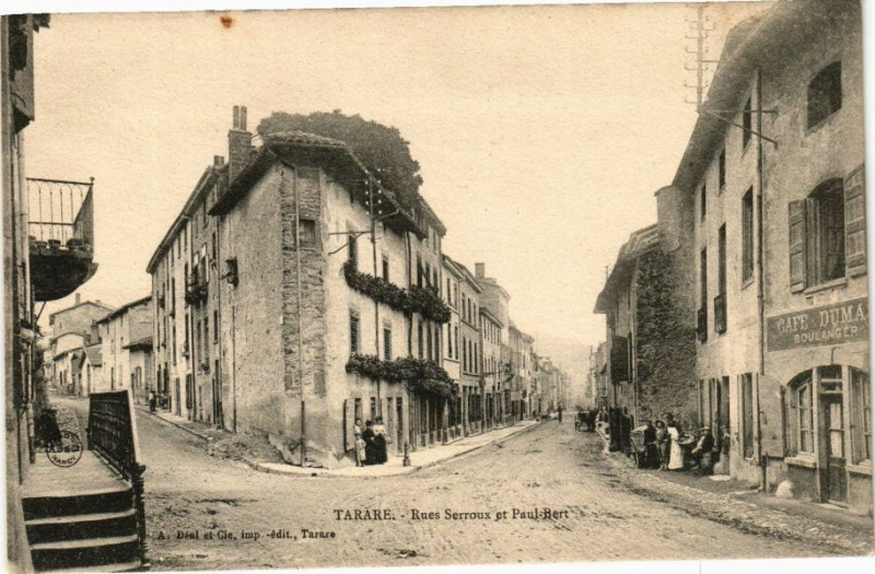Carte postale ancienne Tarare-Rues Serroux et Paul Bert à Tarare