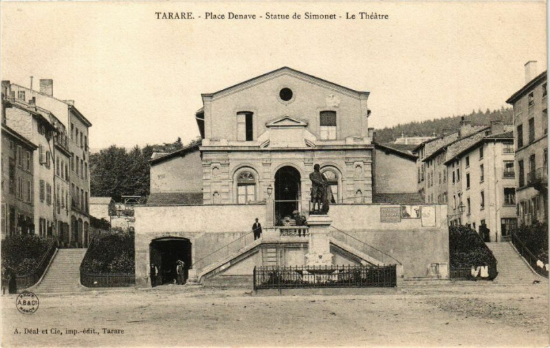 Carte postale ancienne Tarare-Place Denave-Statue de Simonet-Le Theatre à Tarare