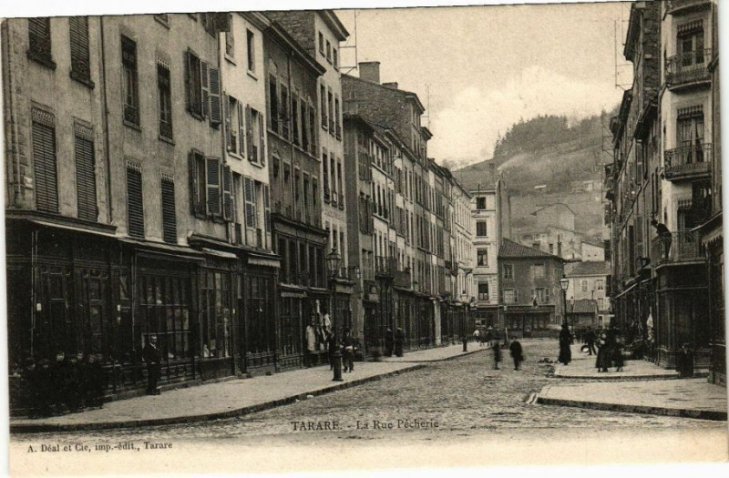 Carte postale ancienne Tarare-La Rue Pecherie à Tarare