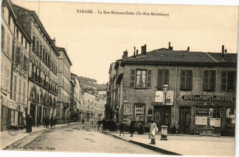 Carte postale ancienne Tarare-La Rue Etienne Dolet à Tarare