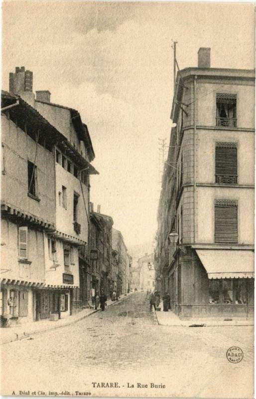 Carte postale ancienne Tarare-La Rue Burie à Tarare