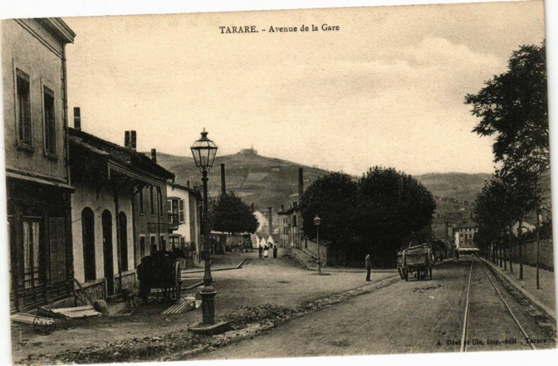 Carte postale ancienne Tarare-Avenue de la Gare à Tarare