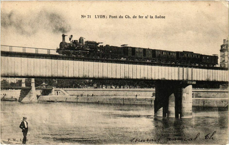 Carte postale ancienne Lyon-Pont du Ch. de fer sur la Saone à Lyon