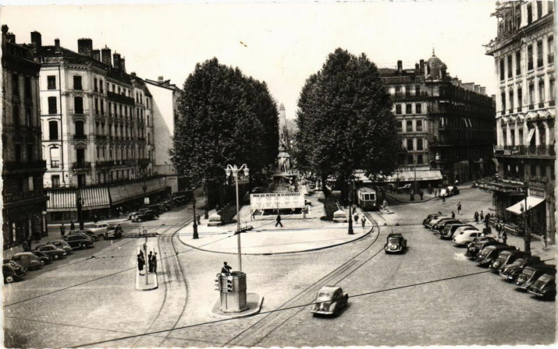 Carte postale ancienne Lyon-Place de la Republique à Lyon