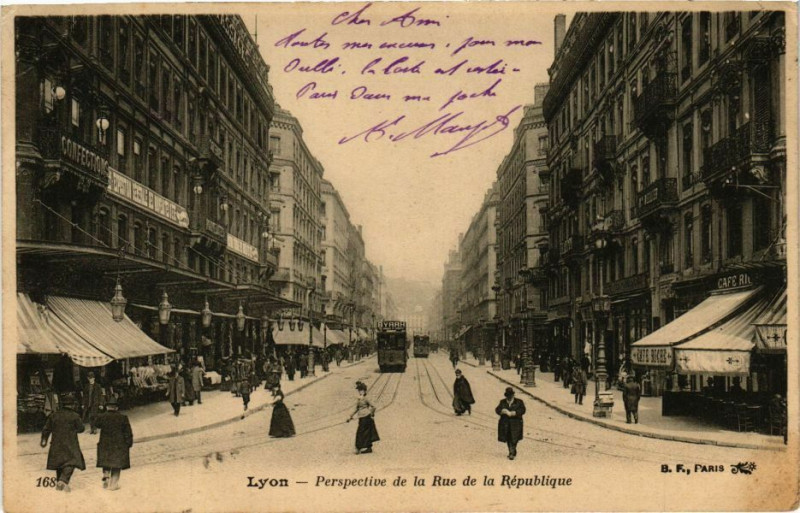 Carte postale ancienne Lyon-Perspective de la Rue de la Republique à Lyon