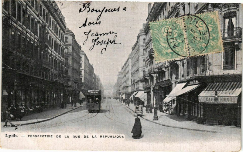 Carte postale ancienne Lyon-Perspective de la Rue de la Republique à Lyon