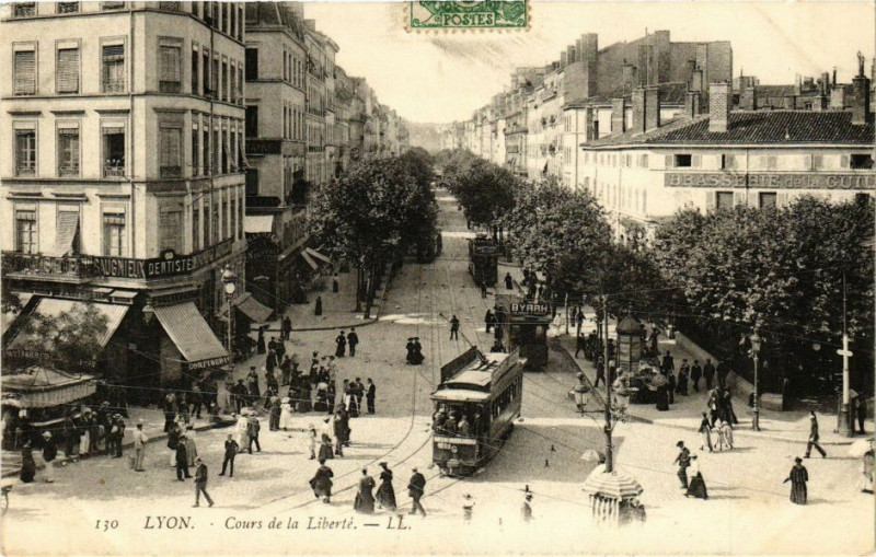 Carte postale ancienne Lyon-Cours de la Liberte à Cours