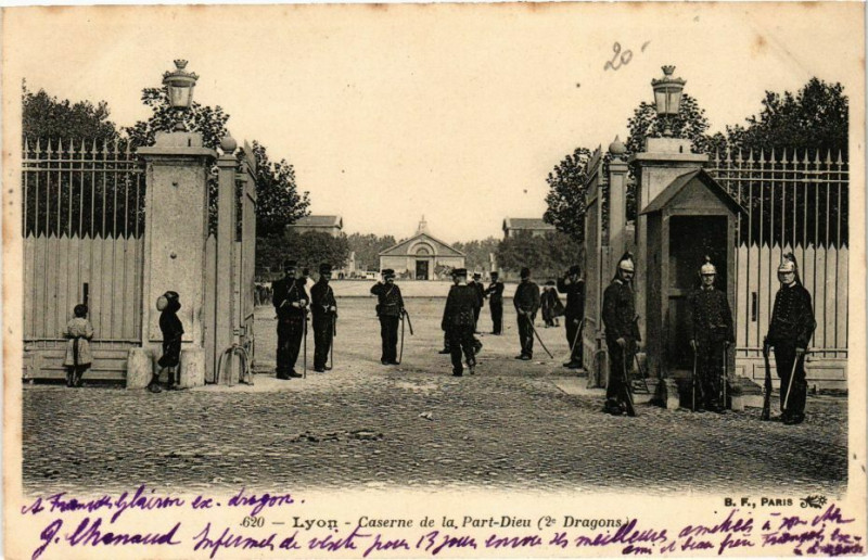 Carte postale ancienne Lyon-Caserne de la Part Dieu à Lyon