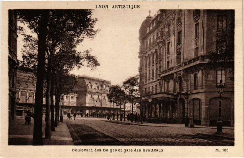 Carte postale ancienne Lyon-Boulevard des belges et gare des Brotteaux à Lyon