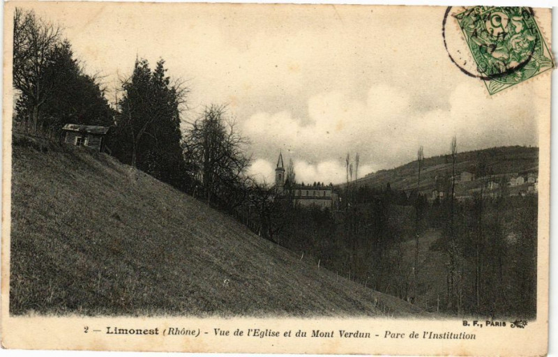 Carte postale ancienne Limonest-Vue de l'Eglise et du Mont Verdun-Parc de l'Inst. à Limonest