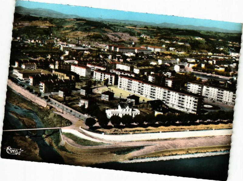 Carte postale ancienne Givors-Vue panoramique aerienne sur les nouveaux quartiers à Givors