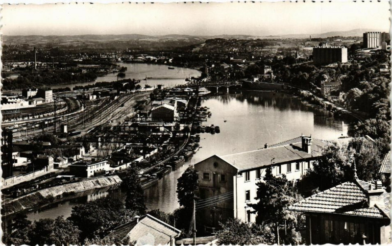 Carte postale ancienne Confluent du Rhone et de la Saone