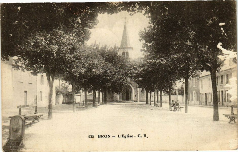 Carte postale ancienne Bron-L'Eglise à Bron