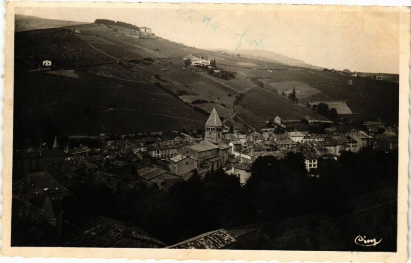 Carte postale ancienne Beaujeu-Vue générale et Hotel du Cornillon à Beaujeu