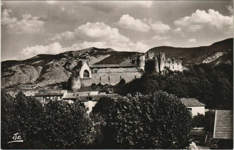 Carte postale ancienne Tallard Ruines du Chateau à Tallard