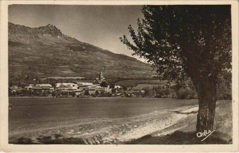 Carte postale ancienne Chorges Vue Generale - Pic de Chabriere à Chorges