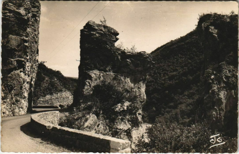 Carte postale ancienne Gorges de la Meouge - La Roche Coupee
